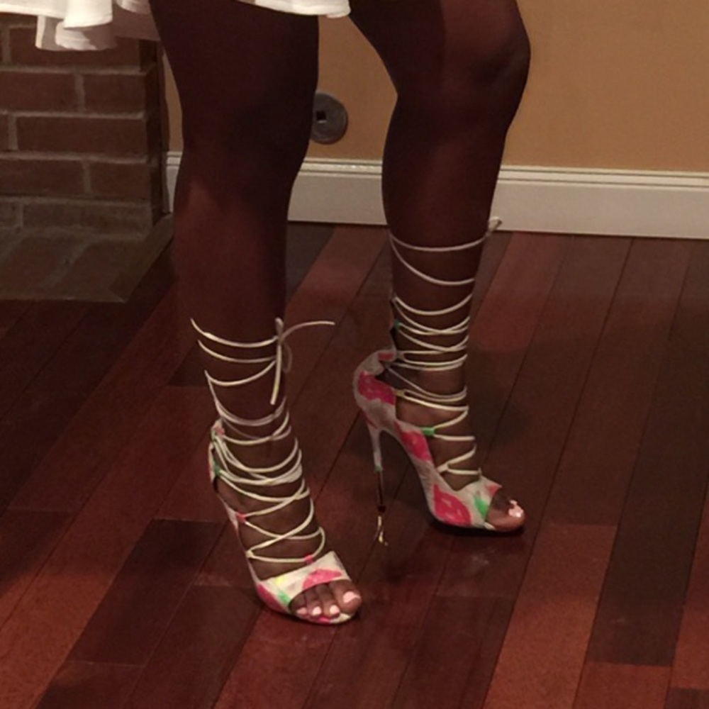 Size 9 multi color  heel